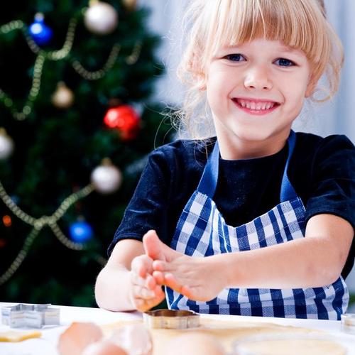 Weihnachtsbäckerei mit Kindern