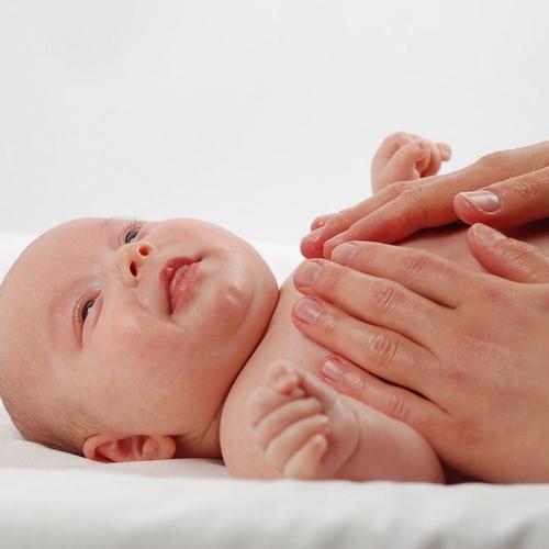Babymassage – Wie Sie richtig massieren